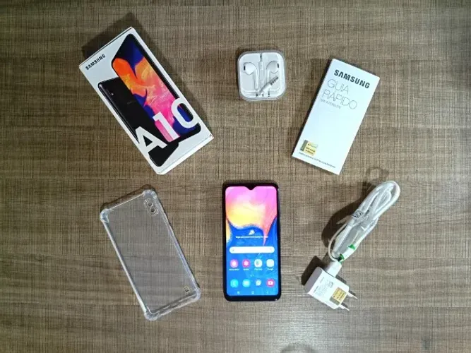Smartphone celular Samsung Galaxy A10 usado, único dono, funcionando a venda