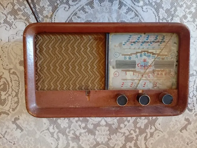 Rádio válvulado De Mesa Da Marca Empire
