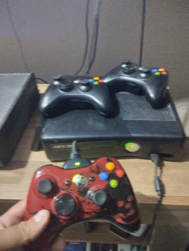 Xbox 360 slim destravado rgh/jtag.(Leia a descrição).