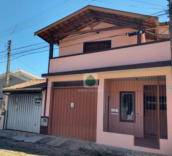 Duas casas à venda por R$ 750.000 - Centro - São Bento do Sapucaí/SP