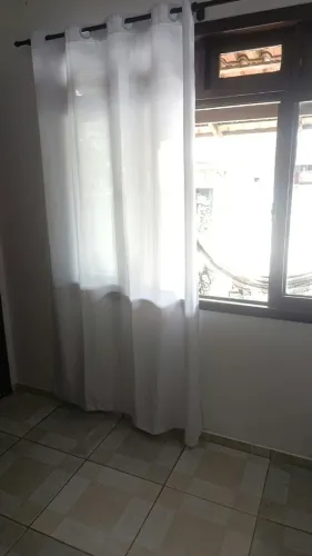 Cortinas Brancas - ACOMPANHA VARÃO E PRESÍLIAS DE DECORAÇÃO