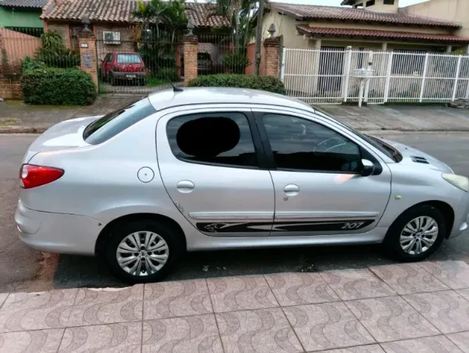 Peugeot 207 Sed. Passion XR Sport 1.4 Flex 8V 4P 2012