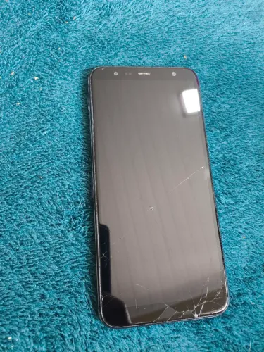 Celular J6+