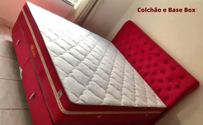Cama vermelha de casal completo