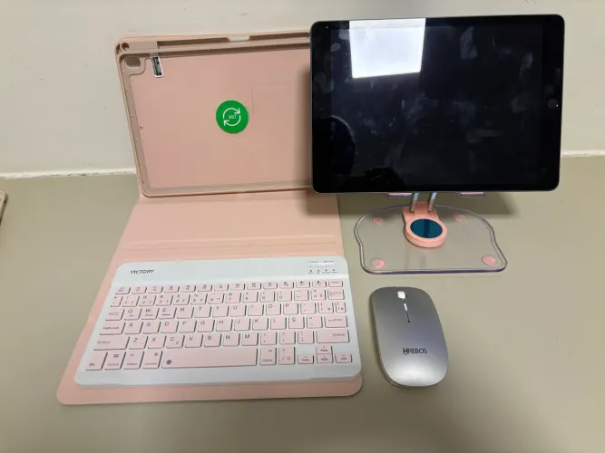 iPad 9ª Geração + Teclado + Mouse + Suporte | Semi Novo | R$ 1.400