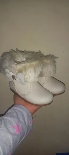 Sapatos infantis em ótimo estado 