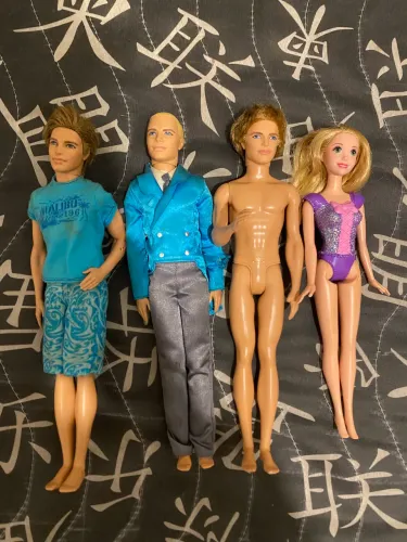 Bonecos Barbie e Ken