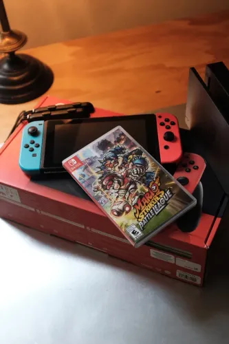 Nintendo Switch v2 Novíssimo + Mario Strikers