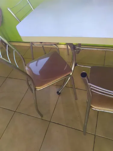 Mesa com 6 cadeiras 