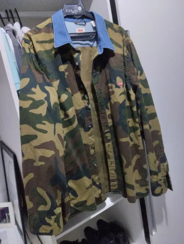 Casaco camuflado levis
