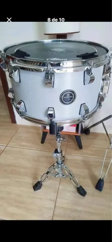 Vendo pedal , caixa e ferragens de bateria