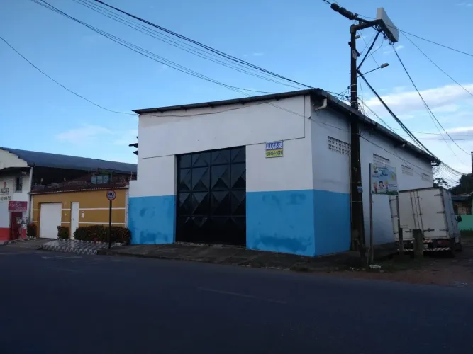 Locação de excelente galpão/ponto comercial 