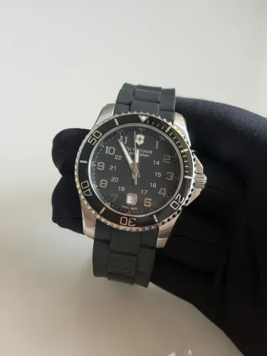 Relógio Victorinox Maverick preto 