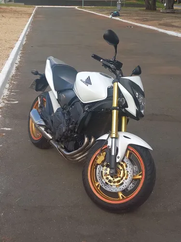 HORNET 2012 - 25.000 KM - NOVÍSSIMA E REVISADA -