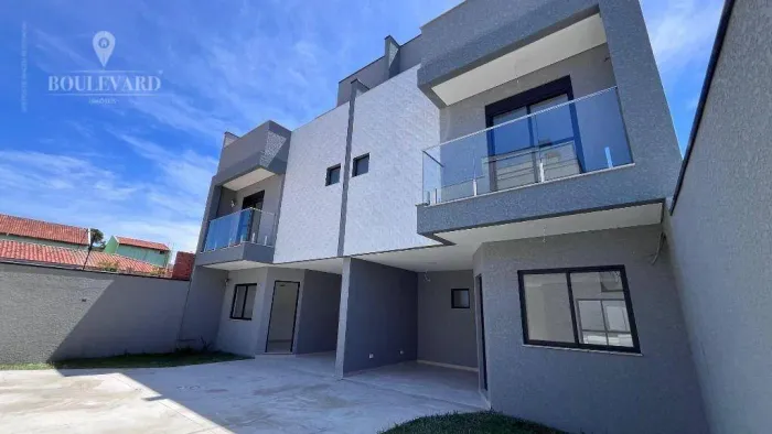 Sobrado novo em condomínio fechado, com 3 dormitórios à venda, 157 m² por R$ 699.000 - Ube