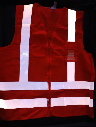 Vende -se dois coletes refletivos EPI dia e noite trânsito,e um protetor oricular 3m