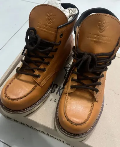 Bota de Couro da Black Boots Moc Toe 1961 Latego Caramelo