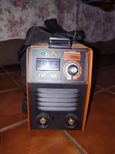 Inversora de Solda Bivolt Terra TWi180 nova sem uso