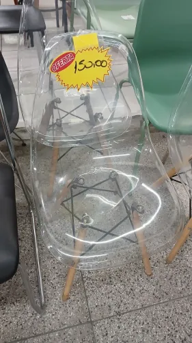 Cadeira transparente 