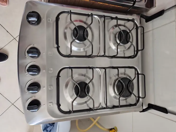 Fogão  4 bocas continental com acendedor eletrico