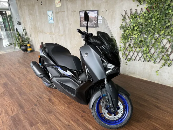 Yamaha Xmax 300 connected abs 2026