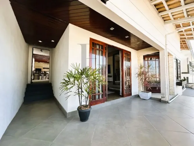 Casa Plana Averbada Costa e Silva: 1 suíte, 2 quartos, área gourmet, piscina e mais!