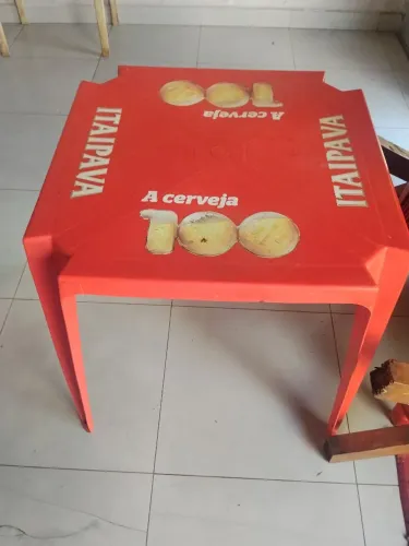Mesa e Cadeiras de plastico