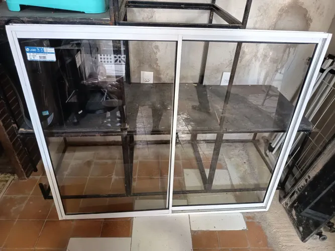 Janela em esquadria de alumínio branco, 1,20 X 1,10. Semana nova