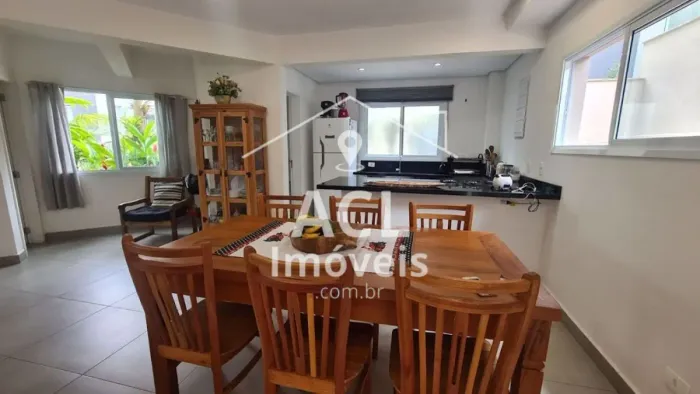 CASA COM 2 SUITES MAIS 2 DORMITORIOS, PISCINA PRIVATIVA A 300 MTS DA PARAIA DE CAMBURI
