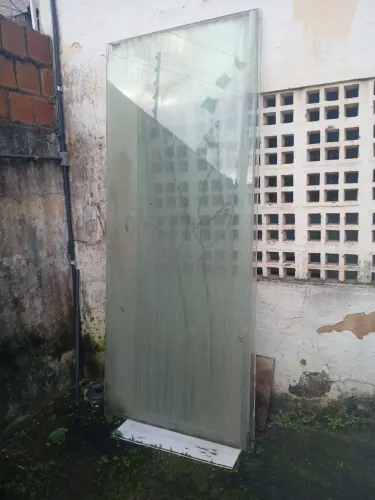 Vendo 4 placas de vidros de diferentes medidas.