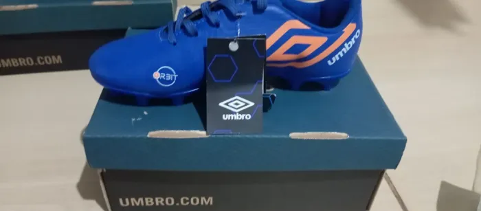 Chuteira umbro original
