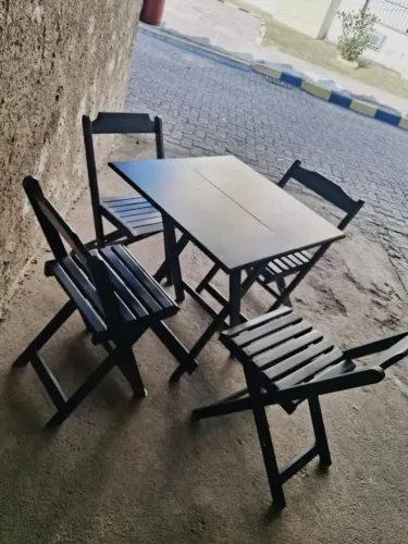 Conjunto de mesa dobrável com 4 cadeiras de madeira