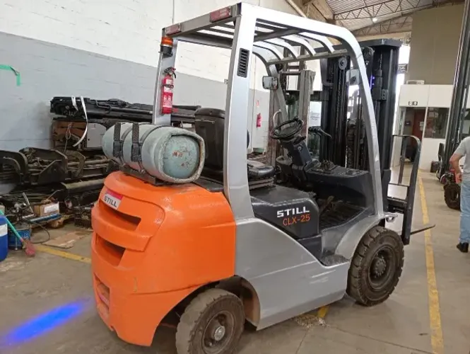 EMPILHADEIRA CLX 2,5 TON