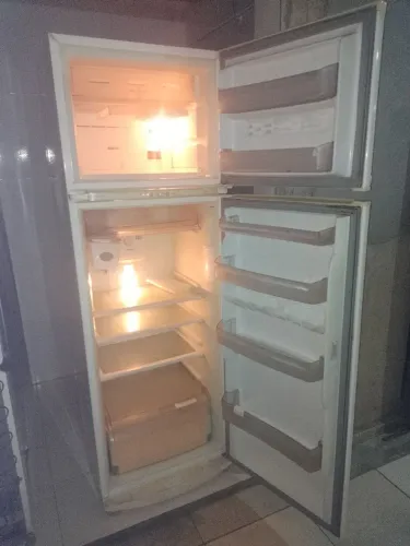 GELADEIRA BRASTEMP FROST FREE GELO SECO USADA COM MARCAS DE USO PORÉM GELANDO 