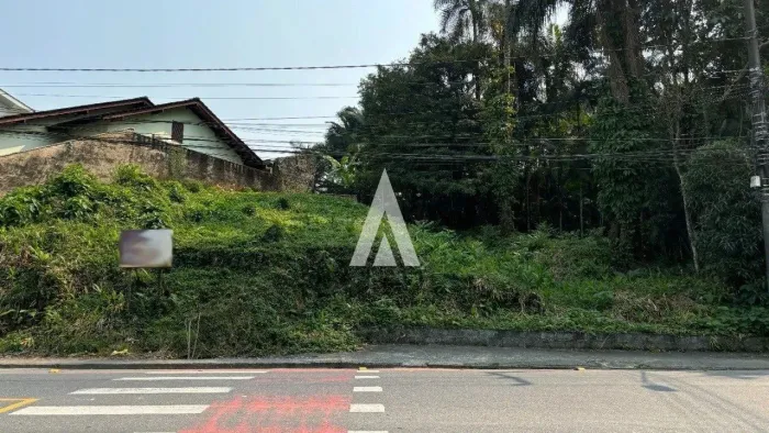Terreno com 369,85m² à venda no bairro Costa e Silva em Joinville-SC por R$370.000,00.