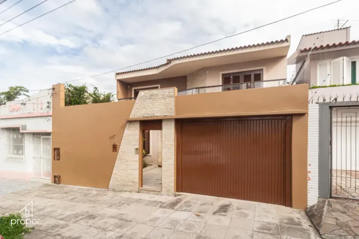 Sobrado com 4 dormitórios à venda, 270 m² no Centro de Pelotas/RS