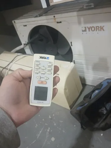 Ar condicionado, antigo mas funcionando
