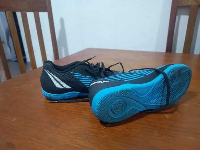 Tênis futsal pênalti número 35, 60 reais