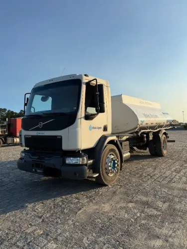 Caminhão tanque pipa 4x2