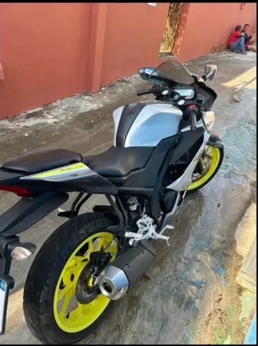 Yamaha R15 ABS - 13.500 km - Quitada e Doc OK