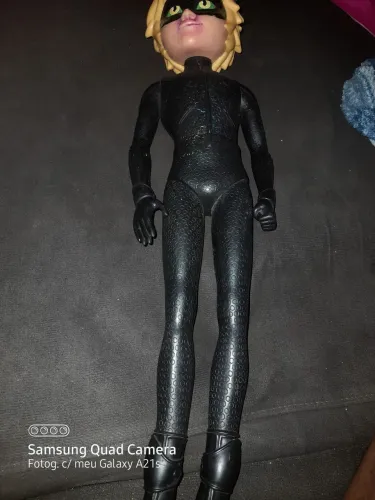 Vende-se Boneco da Mulher Gato