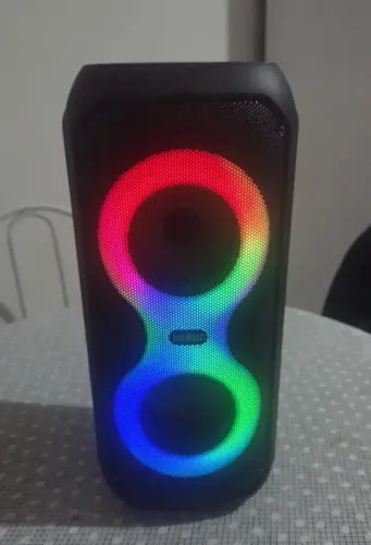 Caixa de som com rgb - som alto e duas saídas de alto falante