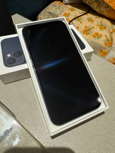 iPhone 13 (1 ano e meio de uso) novo zerado