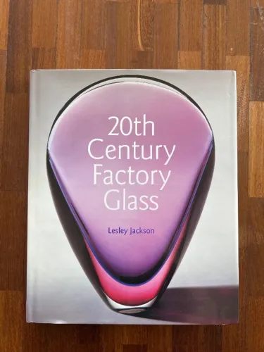 Livro fábricas de vidro do século 20 - em inglês 