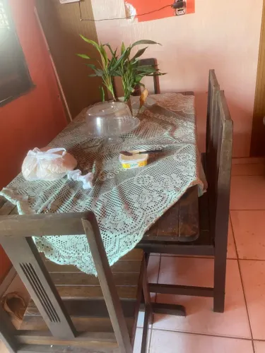 Mesa e cadeira