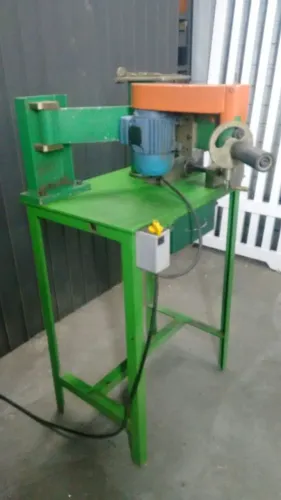 Fresadora pantógrafo p/ usinagem/cópia de perfis de alumínio, equipada com motor Weg