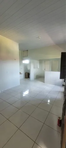 Aluga-se apartamento 2 quartos,ar-condicionado e vaga na garagem.