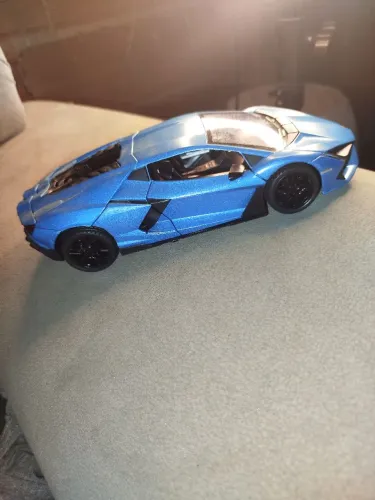 Miniatura Lamborghini azul classe 1:24