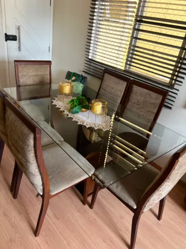 Mesa com 6 cadeiras 