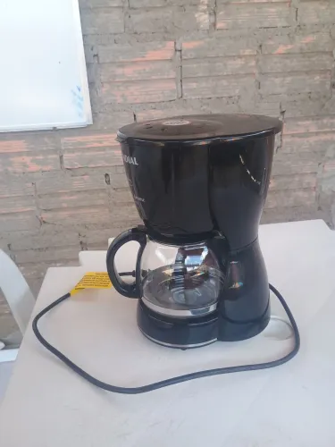 Vendo cafeteira elétrica funcionando super bem motivo da venda viagem .